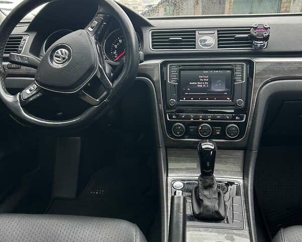 Синий Фольксваген Пассат, объемом двигателя 1.8 л и пробегом 147 тыс. км за 15999 $, фото 21 на Automoto.ua