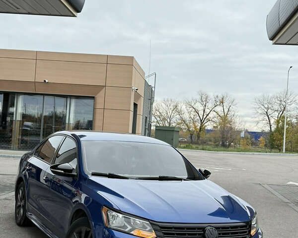 Синій Фольксваген Пассат, об'ємом двигуна 1.8 л та пробігом 276 тис. км за 10999 $, фото 5 на Automoto.ua