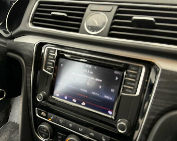 Синий Фольксваген Пассат, объемом двигателя 1.8 л и пробегом 276 тыс. км за 10999 $, фото 21 на Automoto.ua