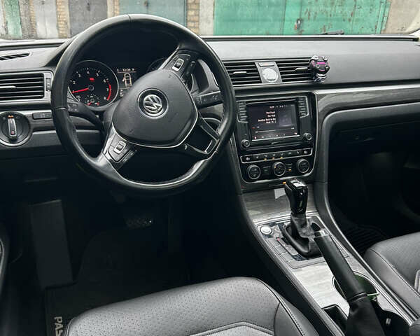 Синий Фольксваген Пассат, объемом двигателя 1.8 л и пробегом 147 тыс. км за 15999 $, фото 16 на Automoto.ua