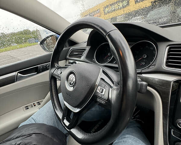 Синий Фольксваген Пассат, объемом двигателя 1.8 л и пробегом 160 тыс. км за 12950 $, фото 70 на Automoto.ua