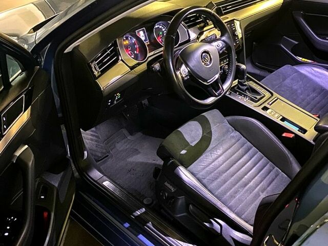 Синій Фольксваген Пассат, об'ємом двигуна 1.8 л та пробігом 190 тис. км за 17000 $, фото 5 на Automoto.ua