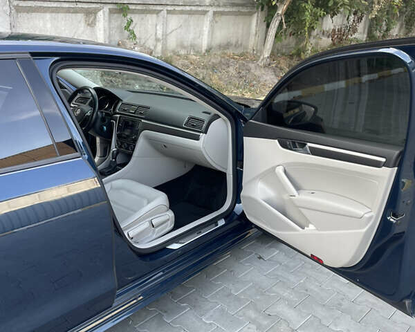 Синий Фольксваген Пассат, объемом двигателя 1.98 л и пробегом 110 тыс. км за 15000 $, фото 19 на Automoto.ua