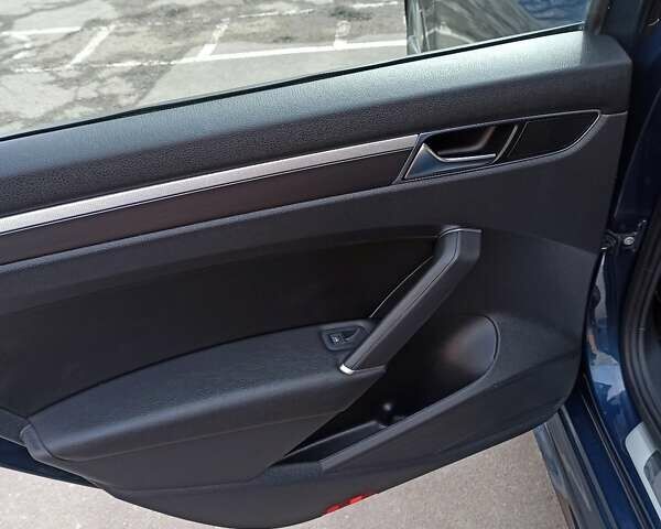 Синий Фольксваген Пассат, объемом двигателя 2 л и пробегом 71 тыс. км за 16500 $, фото 5 на Automoto.ua