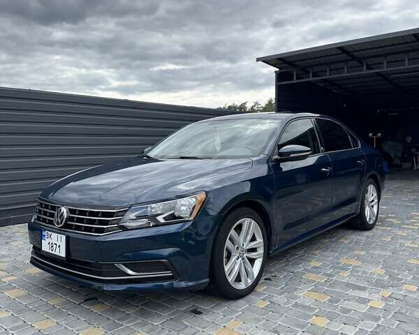 Синий Фольксваген Пассат, объемом двигателя 2 л и пробегом 178 тыс. км за 13900 $, фото 5 на Automoto.ua