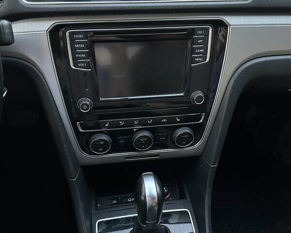 Синий Фольксваген Пассат, объемом двигателя 2 л и пробегом 155 тыс. км за 12500 $, фото 18 на Automoto.ua