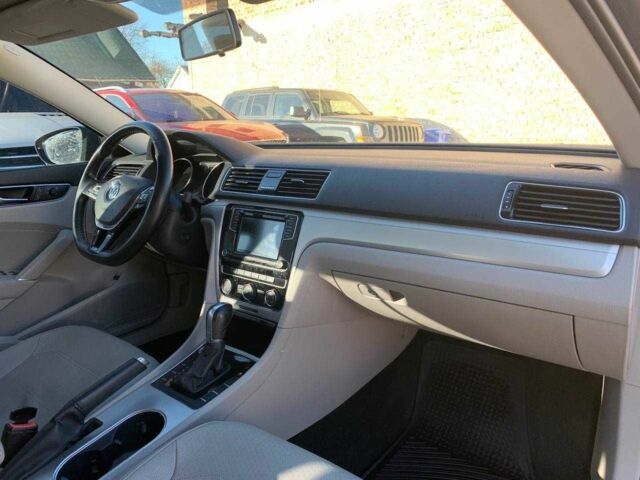 Фольксваген Пассат 2018 в Коломые на Automoto.ua Синий Фольксваген Пассат, объемом двигателя 2 л и пробегом 140 тыс. км за 13699 $, фото 9 на Automoto.ua