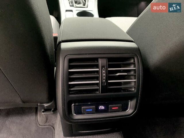 Синій Фольксваген Пассат, об'ємом двигуна 2 л та пробігом 115 тис. км за 19900 $, фото 39 на Automoto.ua