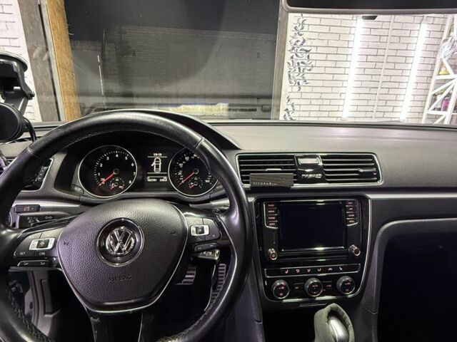 Синий Фольксваген Пассат, объемом двигателя 2 л и пробегом 200 тыс. км за 14200 $, фото 5 на Automoto.ua