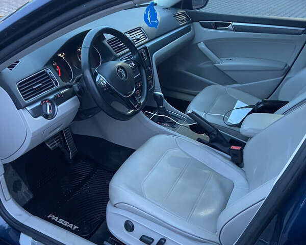 Синий Фольксваген Пассат, объемом двигателя 2 л и пробегом 145 тыс. км за 14300 $, фото 9 на Automoto.ua
