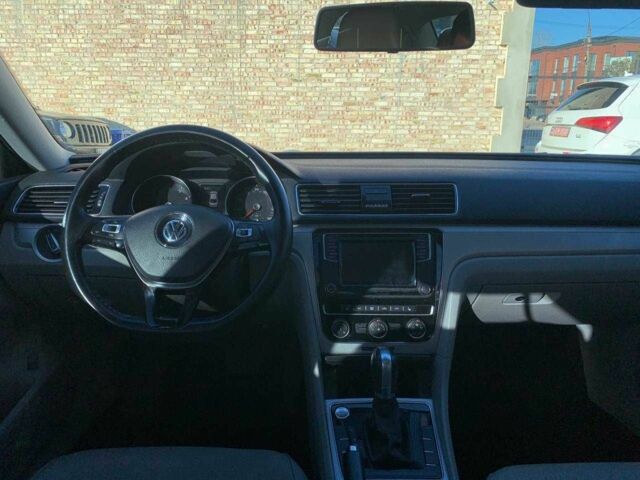 Фольксваген Пассат 2018 в Коломые на Automoto.ua Синий Фольксваген Пассат, объемом двигателя 2 л и пробегом 140 тыс. км за 13699 $, фото 16 на Automoto.ua