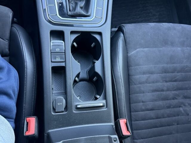 Синій Фольксваген Пассат, об'ємом двигуна 2 л та пробігом 226 тис. км за 20500 $, фото 23 на Automoto.ua