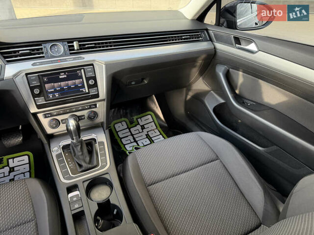 Синий Фольксваген Пассат, объемом двигателя 1.97 л и пробегом 55 тыс. км за 22000 $, фото 20 на Automoto.ua