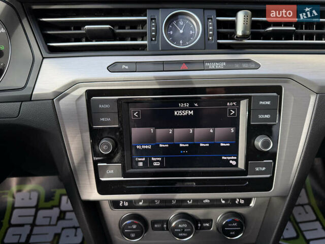 Синий Фольксваген Пассат, объемом двигателя 1.97 л и пробегом 55 тыс. км за 22000 $, фото 19 на Automoto.ua