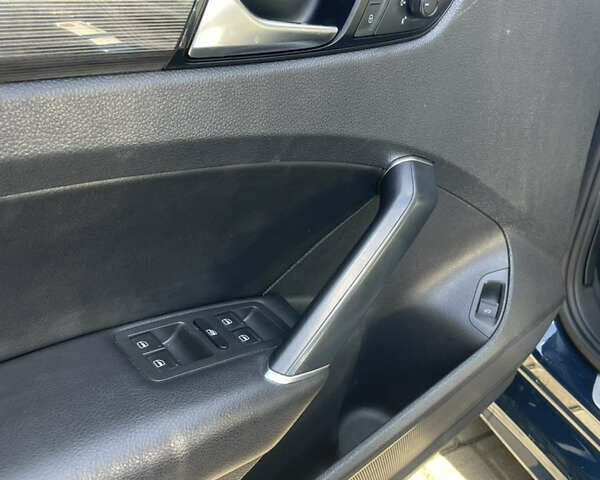 Синий Фольксваген Пассат, объемом двигателя 1.98 л и пробегом 89 тыс. км за 19300 $, фото 12 на Automoto.ua