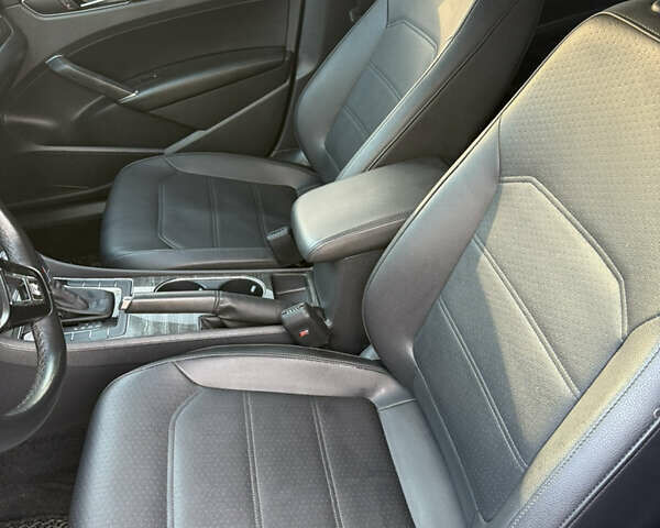 Синій Фольксваген Пассат, об'ємом двигуна 2 л та пробігом 121 тис. км за 16300 $, фото 3 на Automoto.ua