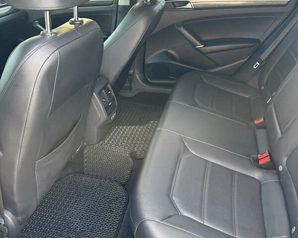 Синій Фольксваген Пассат, об'ємом двигуна 2 л та пробігом 121 тис. км за 16300 $, фото 12 на Automoto.ua