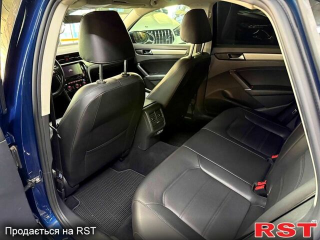 Синій Фольксваген Пассат, об'ємом двигуна 2 л та пробігом 101 тис. км за 16300 $, фото 5 на Automoto.ua