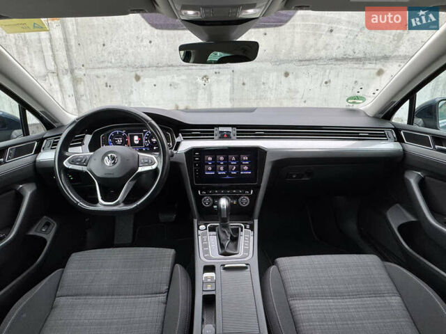 Синий Фольксваген Пассат, объемом двигателя 2 л и пробегом 249 тыс. км за 23300 $, фото 51 на Automoto.ua