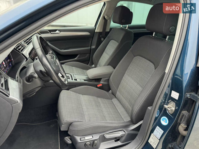 Синий Фольксваген Пассат, объемом двигателя 2 л и пробегом 249 тыс. км за 23300 $, фото 31 на Automoto.ua