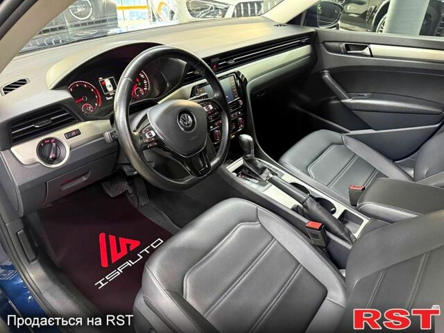 Синій Фольксваген Пассат, об'ємом двигуна 2 л та пробігом 101 тис. км за 16300 $, фото 4 на Automoto.ua