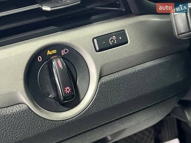 Синий Фольксваген Пассат, объемом двигателя 1.98 л и пробегом 99 тыс. км за 19200 $, фото 12 на Automoto.ua