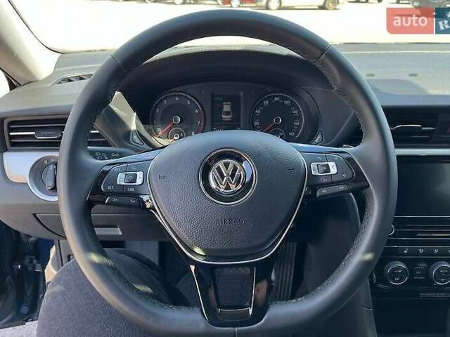 Фольксваген Пассат 2021 в Львове на Automoto.ua Синий Фольксваген Пассат, объемом двигателя 1.98 л и пробегом 37 тыс. км за 25000 $, фото 21 на Automoto.ua