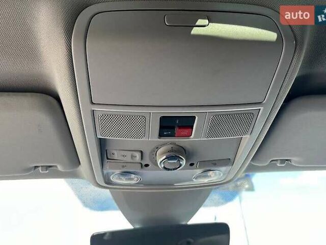 Фольксваген Пассат 2021 в Львове на Automoto.ua Синий Фольксваген Пассат, объемом двигателя 1.98 л и пробегом 37 тыс. км за 25000 $, фото 24 на Automoto.ua