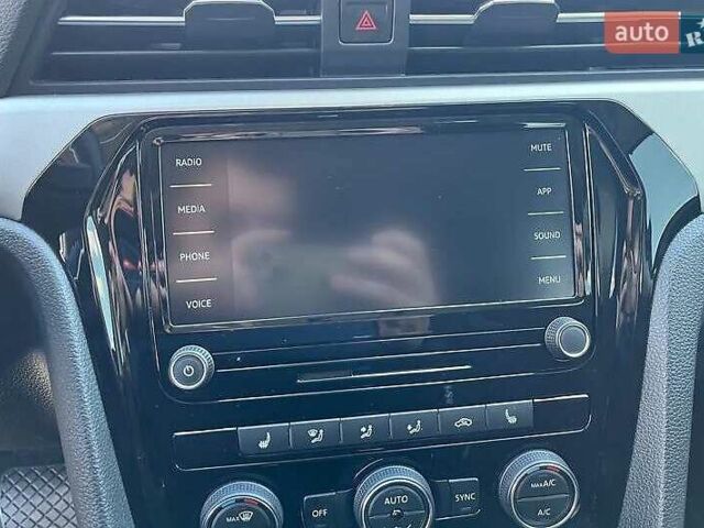 Фольксваген Пассат 2021 в Львове на Automoto.ua Синий Фольксваген Пассат, объемом двигателя 1.98 л и пробегом 37 тыс. км за 25000 $, фото 26 на Automoto.ua