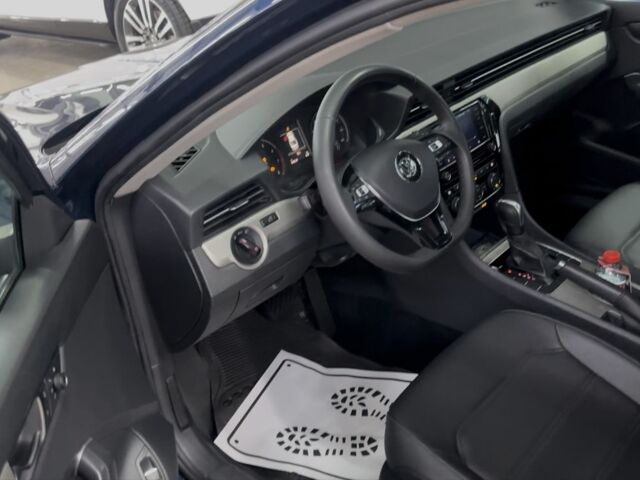 Синий Фольксваген Пассат, объемом двигателя 2 л и пробегом 140 тыс. км за 18100 $, фото 3 на Automoto.ua