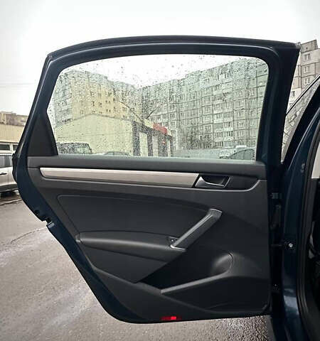 Синий Фольксваген Пассат, объемом двигателя 2 л и пробегом 136 тыс. км за 17600 $, фото 12 на Automoto.ua