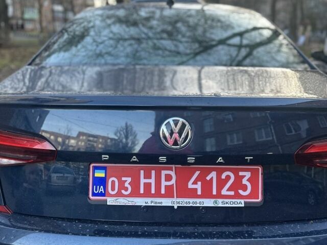 Синий Фольксваген Пассат, объемом двигателя 2 л и пробегом 140 тыс. км за 18100 $, фото 4 на Automoto.ua