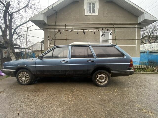 Синий Фольксваген Пассат, объемом двигателя 1.6 л и пробегом 305 тыс. км за 1200 $, фото 1 на Automoto.ua