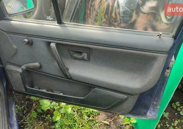 Синий Фольксваген Пассат, объемом двигателя 2 л и пробегом 231 тыс. км за 2100 $, фото 12 на Automoto.ua