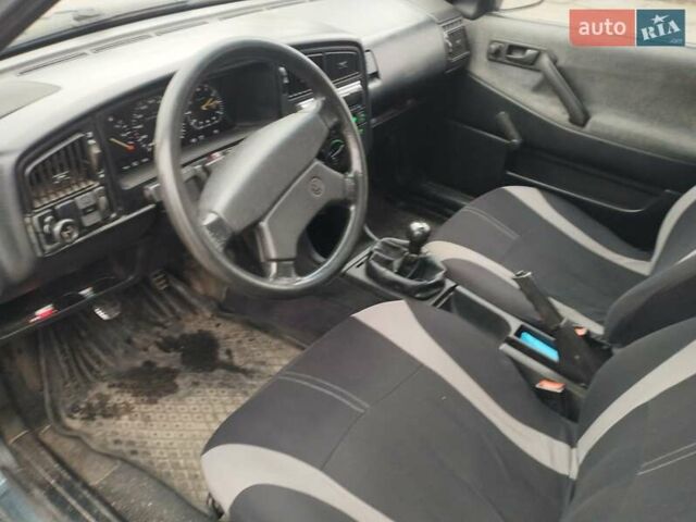 Синий Фольксваген Пассат, объемом двигателя 1.8 л и пробегом 350 тыс. км за 3500 $, фото 11 на Automoto.ua