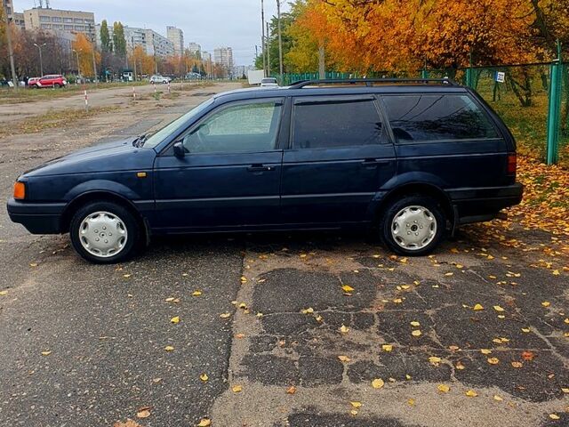 Синий Фольксваген Пассат, объемом двигателя 1.8 л и пробегом 300 тыс. км за 1150 $, фото 6 на Automoto.ua