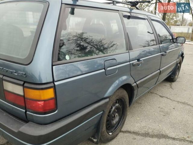 Синий Фольксваген Пассат, объемом двигателя 1.8 л и пробегом 350 тыс. км за 3500 $, фото 5 на Automoto.ua