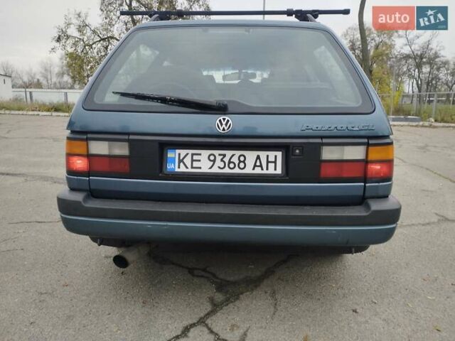 Синий Фольксваген Пассат, объемом двигателя 1.8 л и пробегом 350 тыс. км за 3500 $, фото 1 на Automoto.ua