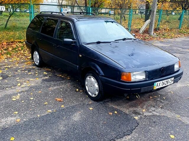 Синий Фольксваген Пассат, объемом двигателя 1.8 л и пробегом 300 тыс. км за 1150 $, фото 5 на Automoto.ua