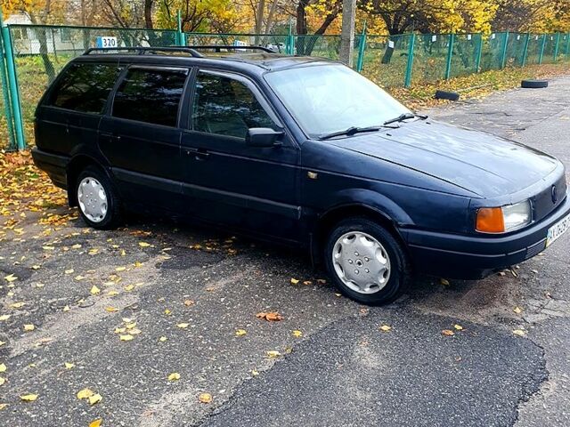 Синий Фольксваген Пассат, объемом двигателя 1.8 л и пробегом 300 тыс. км за 1150 $, фото 7 на Automoto.ua