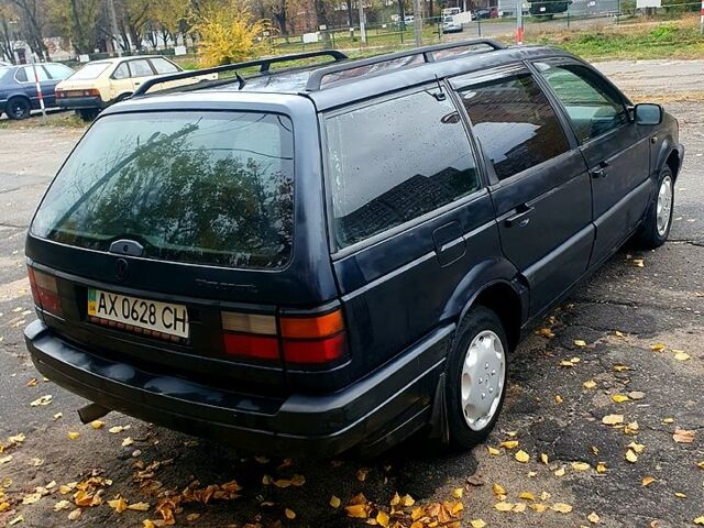 Синий Фольксваген Пассат, объемом двигателя 1.8 л и пробегом 300 тыс. км за 1150 $, фото 3 на Automoto.ua