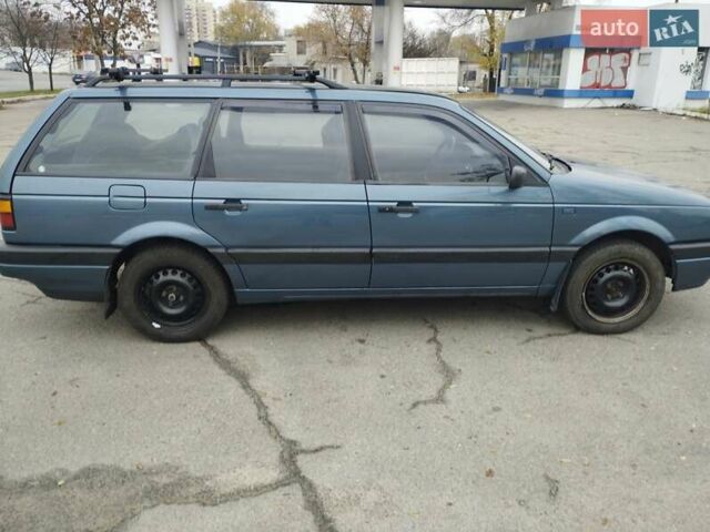 Синий Фольксваген Пассат, объемом двигателя 1.8 л и пробегом 350 тыс. км за 3500 $, фото 2 на Automoto.ua