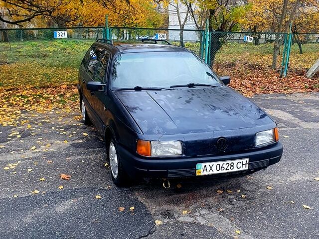 Синий Фольксваген Пассат, объемом двигателя 1.8 л и пробегом 300 тыс. км за 1150 $, фото 2 на Automoto.ua