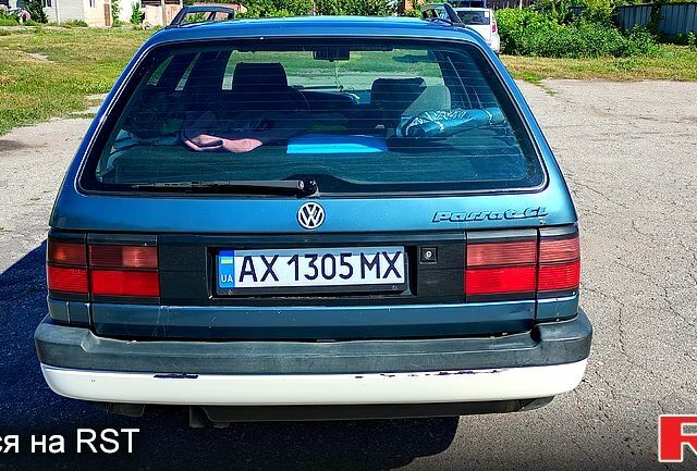 Синий Фольксваген Пассат, объемом двигателя 1.6 л и пробегом 340 тыс. км за 2200 $, фото 2 на Automoto.ua