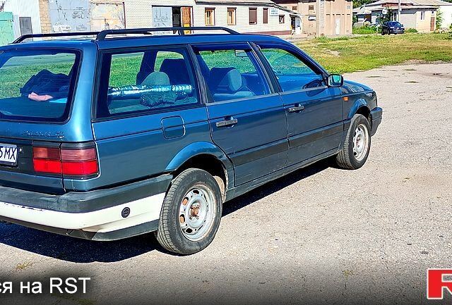 Синий Фольксваген Пассат, объемом двигателя 1.6 л и пробегом 340 тыс. км за 2200 $, фото 3 на Automoto.ua