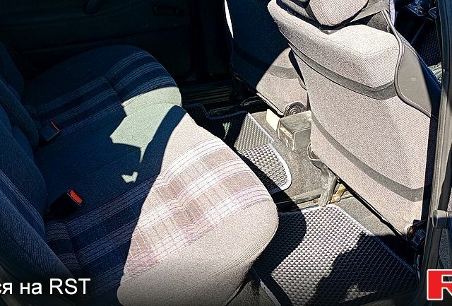 Синий Фольксваген Пассат, объемом двигателя 1.6 л и пробегом 340 тыс. км за 2200 $, фото 7 на Automoto.ua