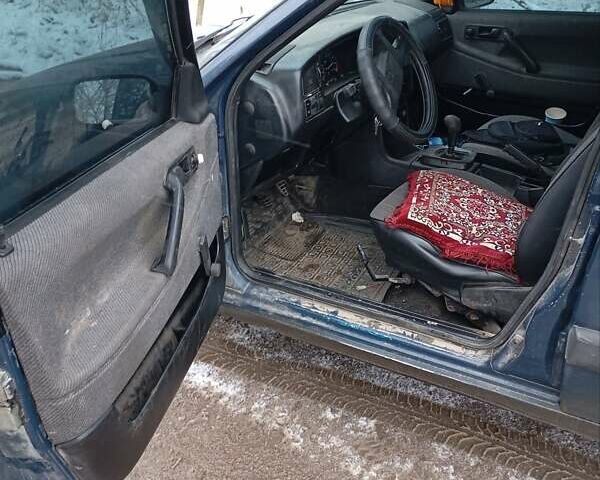 Синий Фольксваген Пассат, объемом двигателя 1.8 л и пробегом 366 тыс. км за 1500 $, фото 3 на Automoto.ua