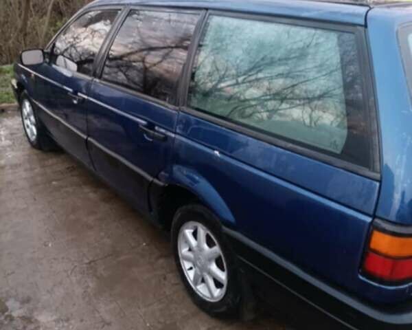 Синий Фольксваген Пассат, объемом двигателя 1.8 л и пробегом 420 тыс. км за 1500 $, фото 1 на Automoto.ua