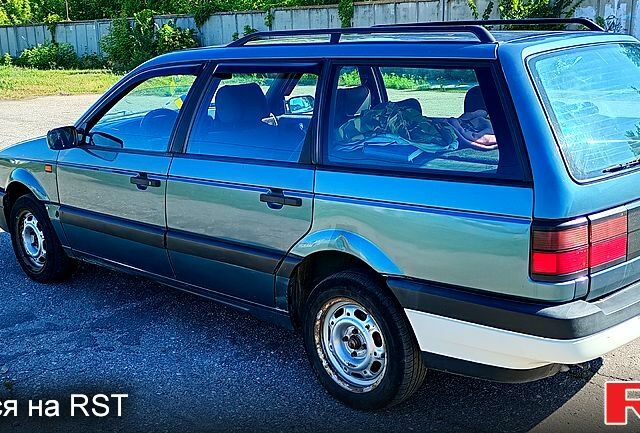 Синий Фольксваген Пассат, объемом двигателя 1.6 л и пробегом 340 тыс. км за 2200 $, фото 1 на Automoto.ua