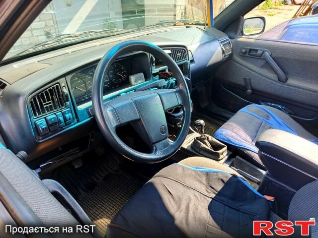 Синий Фольксваген Пассат, объемом двигателя 1.8 л и пробегом 0 тыс. км за 1500 $, фото 6 на Automoto.ua